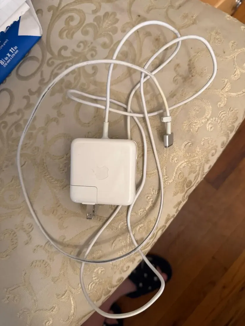 Apple MagSafe 2 85W Power Adapter for MacBook Pro Retina 15 (2012-2015) — used Apple laptop, price in Pakistan at NN Laptops Hafeez Center Lahore