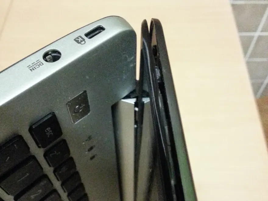 Asus VivoBook Hinges Set — used Asus laptop, price in Pakistan at NN Laptops Hafeez Center Lahore