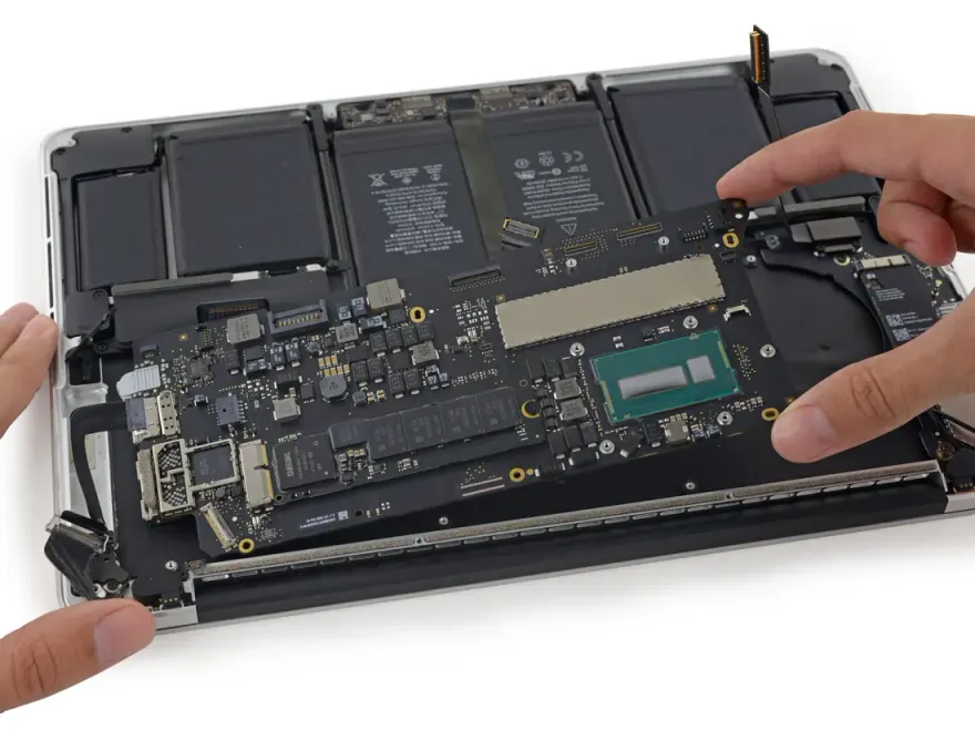 MacBook Pro 13″ 2015 Logic Board (A1502, i5 8GB) — used Apple laptop, price in Pakistan at NN Laptops Hafeez Center Lahore